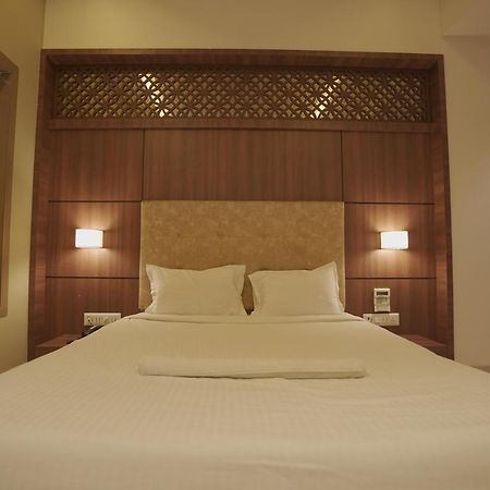 Hotel Mathoshree Thane Eksteriør billede