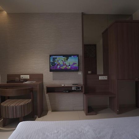 Hotel Mathoshree Thane Eksteriør billede