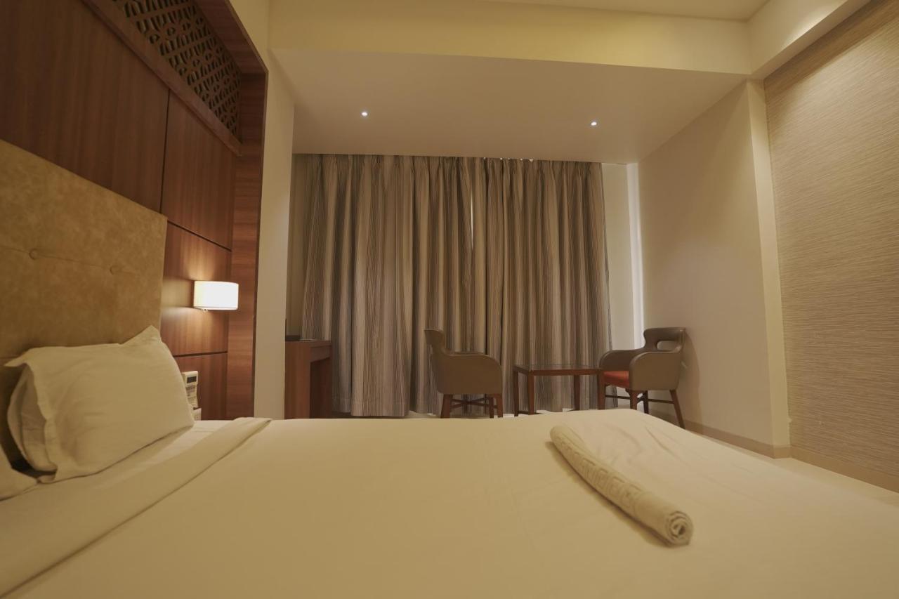 Hotel Mathoshree Thane Eksteriør billede